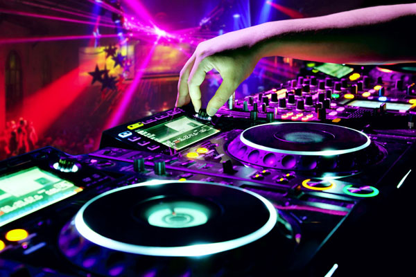 DJ Pfaffenhofen, DJ Freising, DJ Dachau, DJ Erding, DJ Neuburg, DJ Schrobenhausen, DJ Ingolstadt, DJ Moosburg, DJ Mainburg, DJ Aichach, DJ Landshut, DJ Regensburg, Hochzeit Dachau, Hochzeit Freising, Hochzeit Pfaffenhofen, Hochzeit Erding, Hochzeit Neuburg, Hochzeit Schrobenhausen